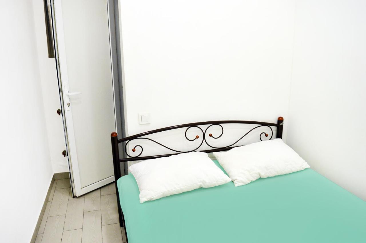Hostel Vokzal Kiev Esterno foto