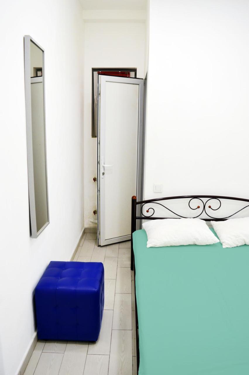 Hostel Vokzal Kiev Esterno foto